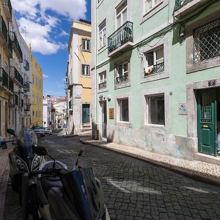 Charming Apartment Travessa Do Alcaide Lisbon Exterior photo